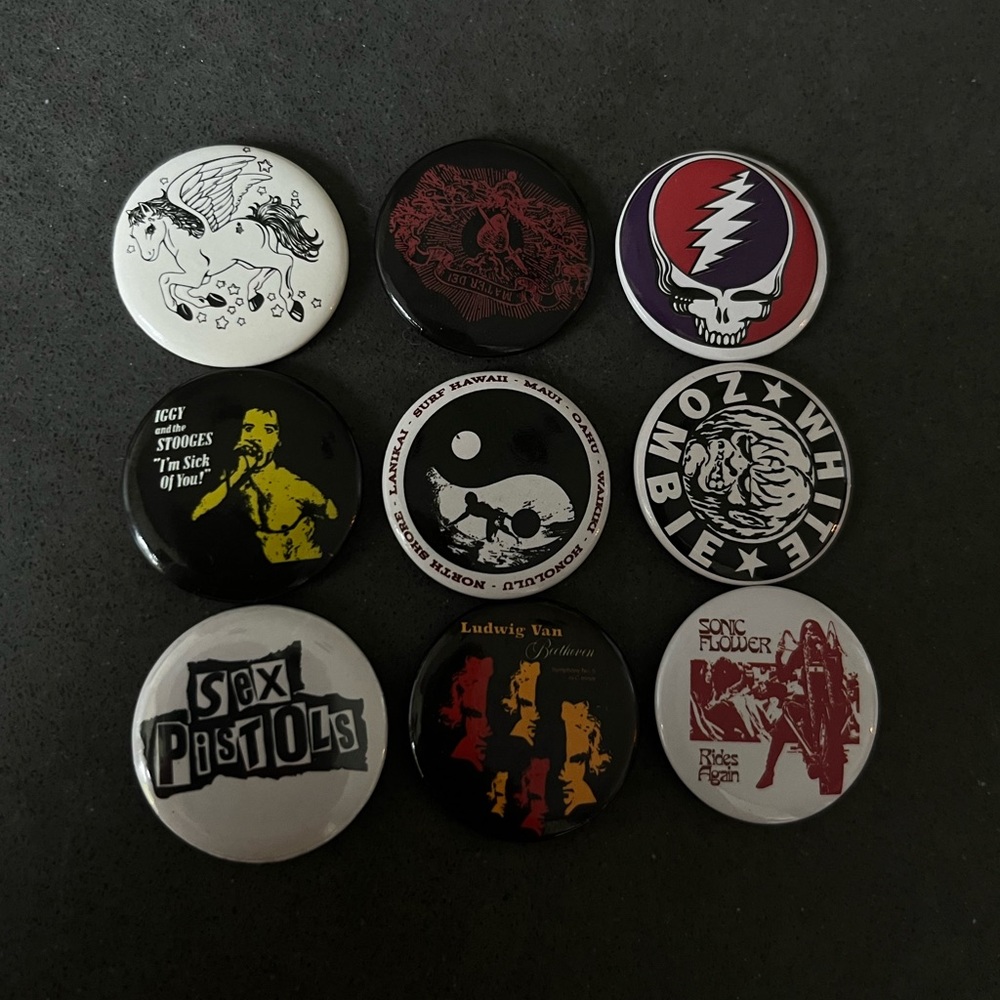 9 Brandy Melville Pins